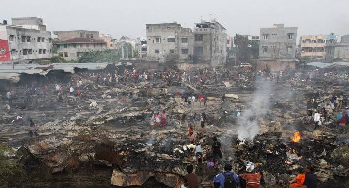 Bantu Pengamanan Di Bekas Kebakaran Pasar Cik Puan, 10 Personil Satpol PP Di Turunkan Ke Lokasi